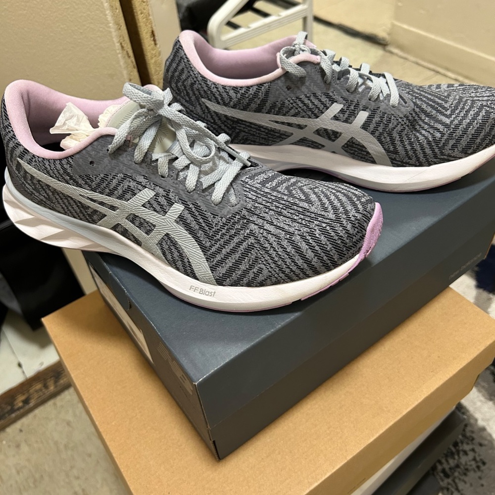 asics - Picture 4 of 5